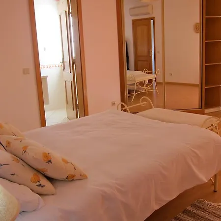 6 Bedroom Brady Private With Pool And Garden