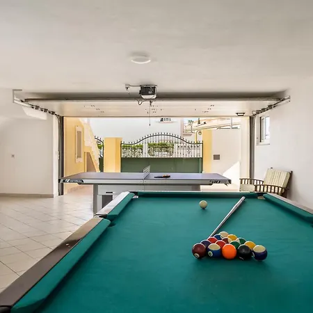 Heated Pool 6 Bedroom Private In Center Of Olhos De Agua Villa *