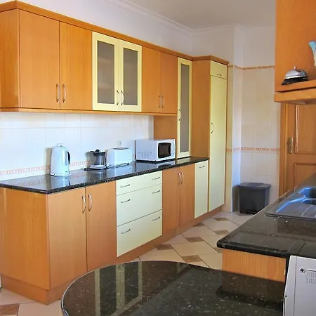Heated Pool 6 Bedroom Private In Center Of Olhos De Agua Албуфейра