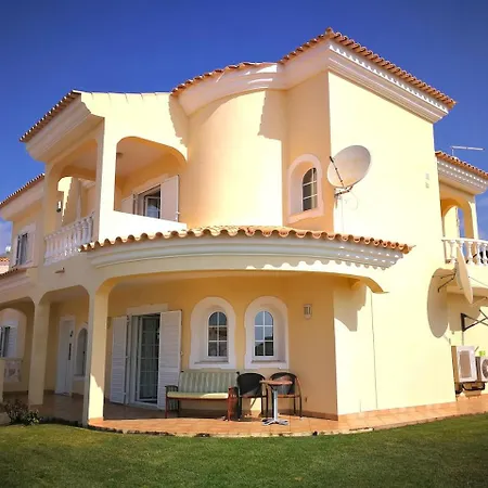 Heated Pool 6 Bedroom Private In Center Of Olhos De Agua Вилла Албуфейра