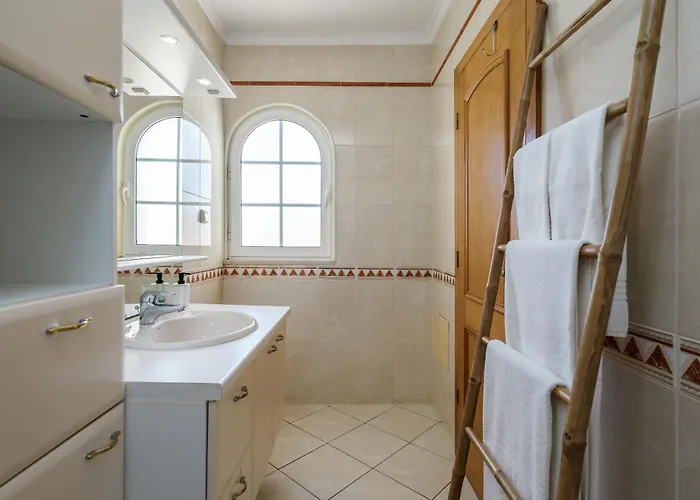 Heated Pool 6 Bedroom Private In Center Of Olhos De Agua *