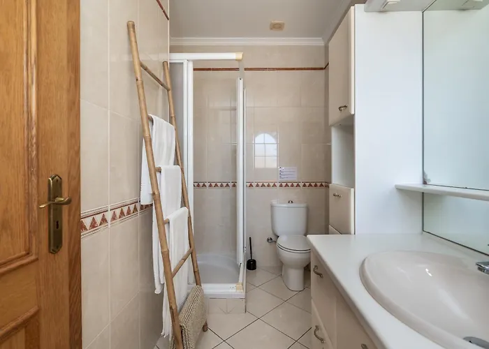 Heated Pool 6 Bedroom Private In Center Of Olhos De Agua Albufeira