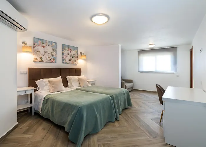 Villa Heated Pool 6 Bedroom Private In Center Of Olhos De Agua