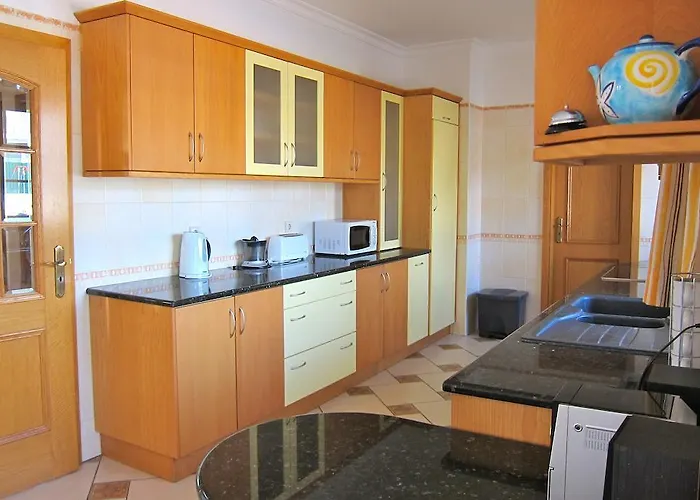 Heated Pool 6 Bedroom Private In Center Of Olhos De Agua Albufeira