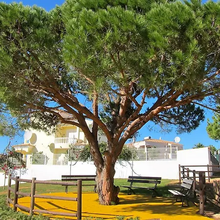 6 Bedroom Brady Private With Pool And Garden אלבופיירה